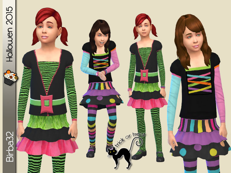 Vier Sims, die bunte Kleider mit bunten Strumpfhosen tragen