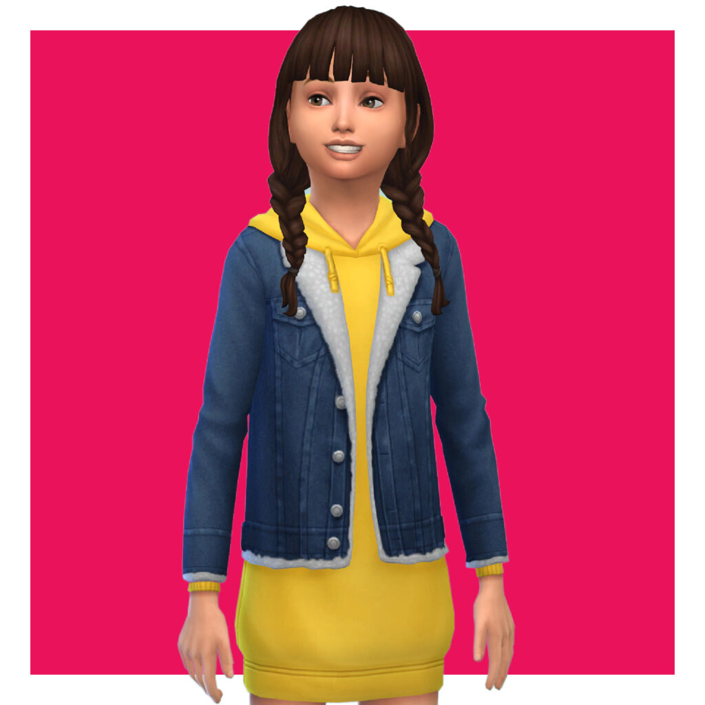 Ein Kind aus Die Sims 4 auf einem hellrosa Hintergrund. Diese Sim trägt Sims 4 CC-Kleidung, nämlich eine Jeansjacke mit einem Hoodie-Kleid darunter.