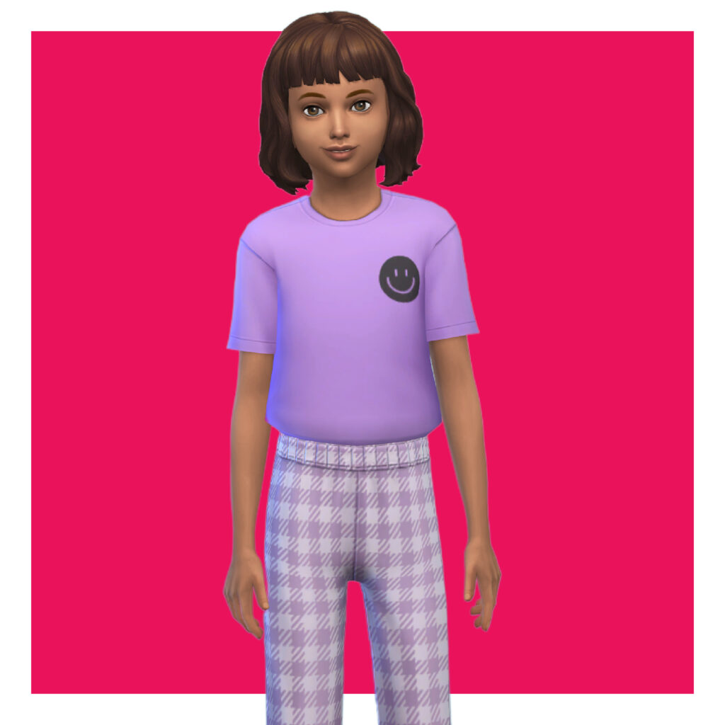 Ein Kind aus The Sims 4 auf einem leuchtend rosa Hintergrund. Dieser Sim trägt eine Hose im Gingham-Stil mit einem lila T-Shirt. Auf dem T-Shirt befindet sich ein Smiley-Gesicht in der Ecke.