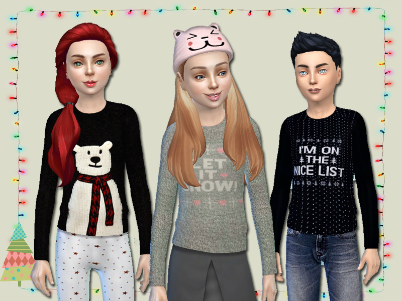 Drei Sims, die Weihnachtspullover tragen und von Weihnachtslichtern umgeben sind.
