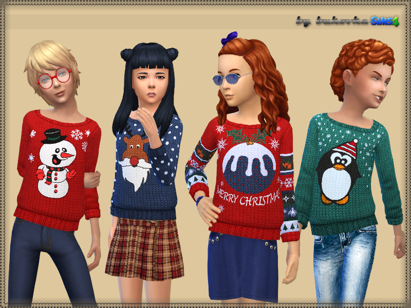 Vier Sims tragen gestrickte Weihnachtspullover mit Schneemännern, Pinguinen, Rentieren und mehr.