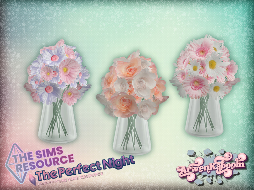 Drei Hochzeitsdekorationen für Die Sims 4, die klare Vasen sind, in denen man die Blumenstiele sehen kann, und helle Pastellblumen darin.