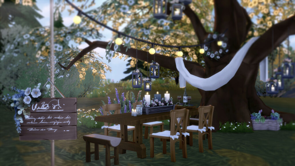 Ein Screenshot von Die Sims 4, auf dem im Hintergrund ein großer Baum mit Stoff bedeckt zu sehen ist. Vorne steht ein Tisch mit Hochzeits-CC-Dekoration.