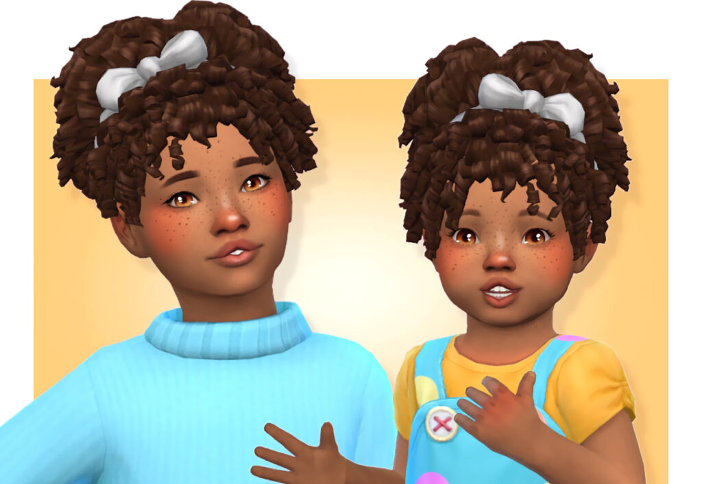 Zwei Sims, ein Kind und ein Kleinkind mit einer lockigen Hochsteckfrisur