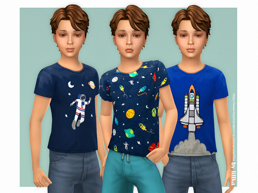 Dreimal derselbe Charakter aus Die Sims 4, dieser männliche Kindersim trägt ein einfaches T-Shirt mit Weltraumdesigns.