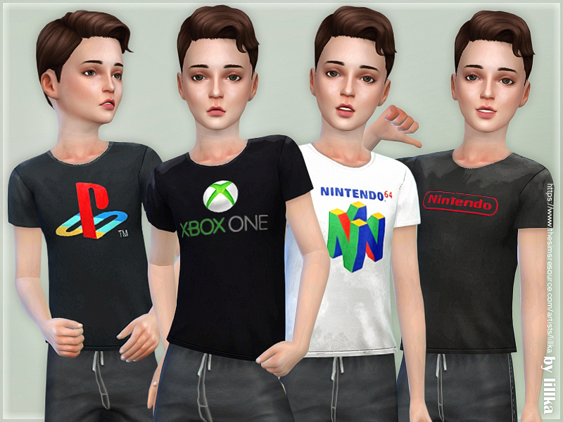 Derselbe braunhaarige Sim viermal, der Schweißhosen und ein T-Shirt trägt. Die T-Shirts haben Logos von verschiedenen Videospielsystemen.