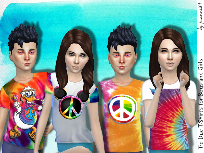 Vier Sims mit T-Shirts mit verschiedenen Batikmustern, darunter Friedenszeichen und Disney-Ohren