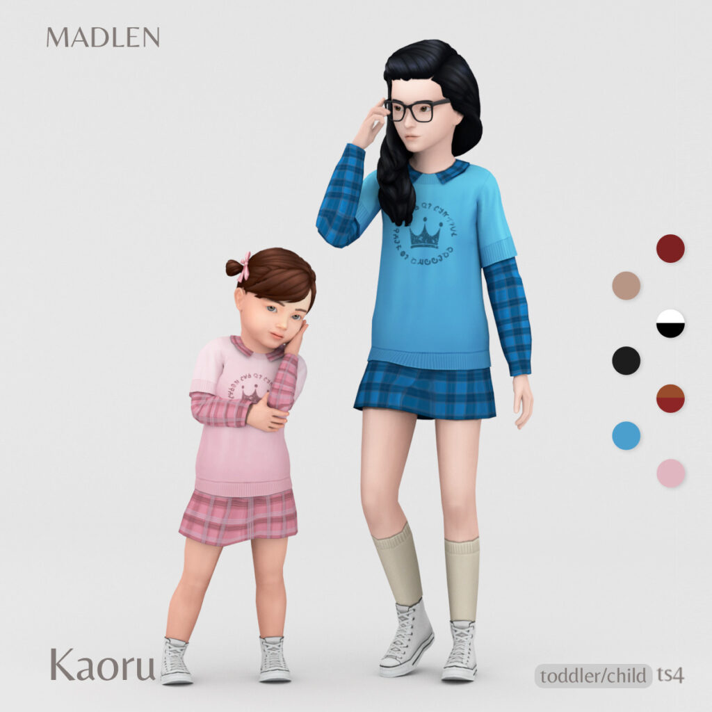 Ein Kind und ein Kleinkind-Sim, die passende karierte Outfits tragen
