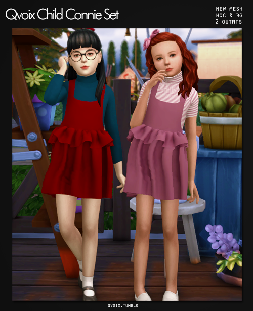 Zwei Sims in passenden Rollkragen-T-Shirts mit einem Kleid darüber, eine großartige Option für Sims 4 CC-Kinderoutfits