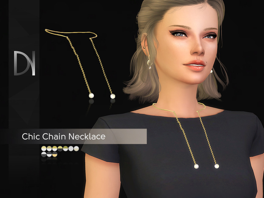 Ein Sim, der Taylor Swift ähnelt und ein schwarzes T-Shirt trägt. Sie trägt eine Metallkette, die mit zwei Perlen auf der Brust endet.