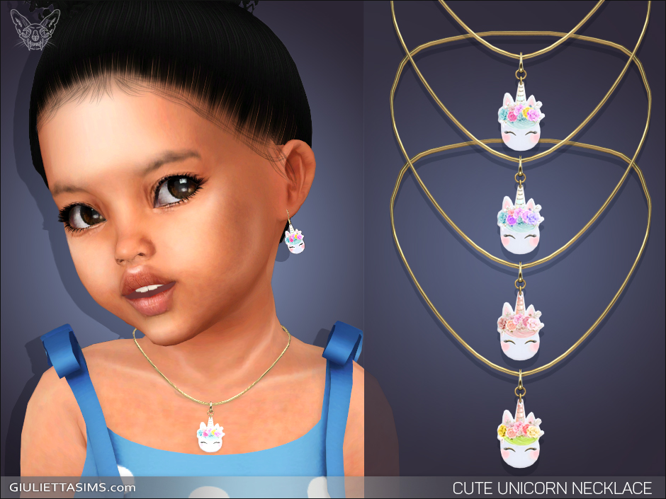 Ein Kleinkind mit schwarzen Haaren und braunen Augen, das ein blaues Tanktop trägt. Als Accessoires trägt es eine CC-Halskette, die eine goldene Kette mit einem Einhorn mit Blumenkranz darauf ist. Die Sims 4.