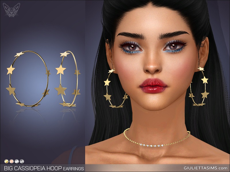 Ein weiblicher Charakter aus Die Sims 4. Diese Sim hat schwarze Haare (halb hochgesteckter Stil) und trägt blauen Lidschatten sowohl auf dem Lid als auch auf der unteren Wimpernlinie. Sie hat roten Lippenstift auf und große Hoop-Ohrringe, die mit kleinen Sternen den gesamten CC-Hoops umgeben.
