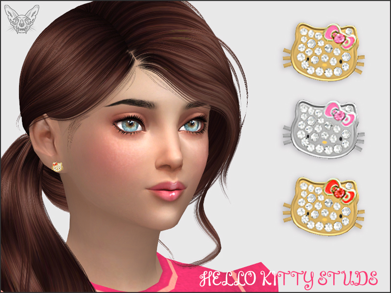 Ein Sim mit blauen Augen und braunen Haaren. Ihre braunen Haare sind zu einem seitlichen Pferdeschwanz gebunden, wobei eine Seite ihr Ohr zeigt. Sie trägt ein Paar goldener Ohrringe in Form von Hello Kitty.
