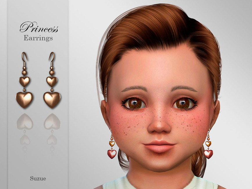 Eine Sim mit rötlich-braunem Haar, braunen Augen und vielen Sommersprossen. Dieser Sims 4-Kleinkind trägt ein Paar hängende Ohrringe, die Herzen sind, die von zwei kleinen Kreisen herabhängen.