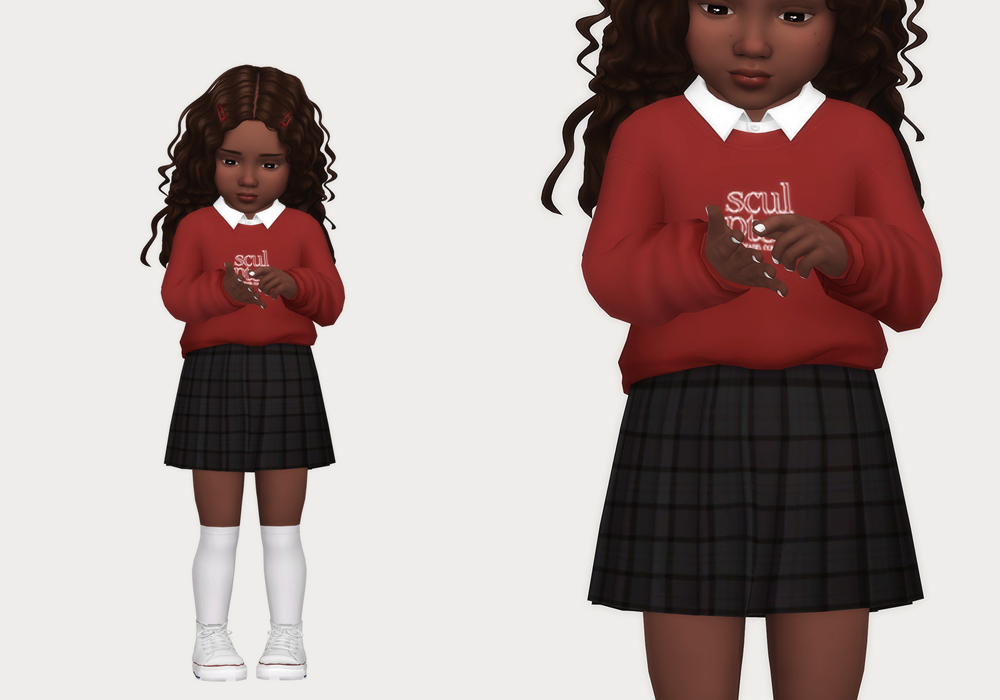 Ein Sim, der ein Kleinkind ist und ein sehr niedliches CC-Outfitoption für Die Sims 4 mit einem Pullover über einem Kragen und einem karierten schwarzen Rock trägt