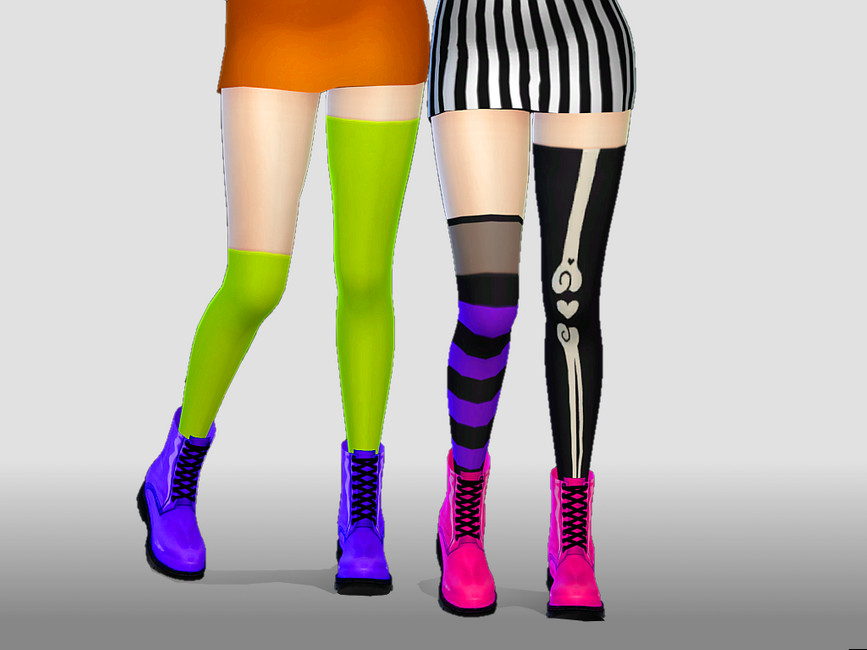 Zwei Charaktere in The Sims 4, aber nur ihre Beine, mit asymmetrischen Beinwärmern als Halloween-Accessoires