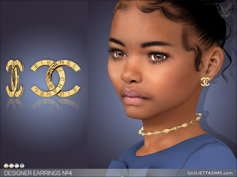 Eine Sim trägt ein Paar Sims 4 Kinder-CC-Ohrringe, die von den legendären CC Chanel-Ohrringen inspiriert sind.