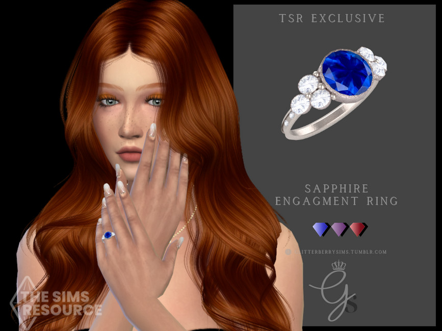 Ein Sim mit roten Haaren und grauen Augen, der einen Verlobungsring mit einem großen blauen Saphir in der Mitte und drei Diamanten auf jeder Seite trägt.